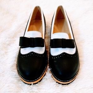 🖤Adorable Black & White Shoes🖤